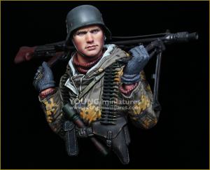 Young Miniatures GERMAN MACHINE GUNNER EASTERN FRONT WWII