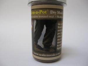 Reality in Scale Dry Mud - Dark Brown - Highly realistic textured mud, can be used straight
