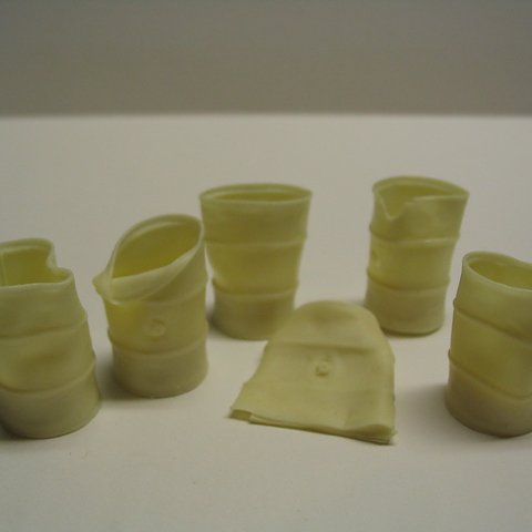 Reality in Scale Crushed & Dented Jerry Cans (6 pcs.)