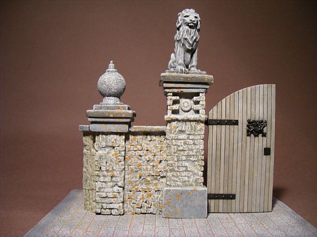 Reality in Scale Entrance gate - 4 resin pieces. Incl. a choice of wooden gate or laser cut