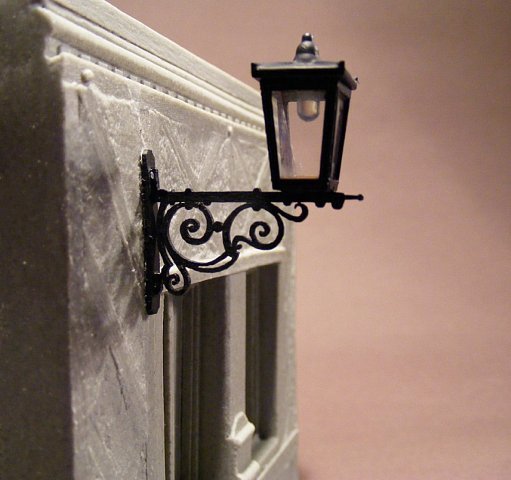 Reality in Scale Wall Mounting Street Lamp 2 pcs. - 2 resin pieces. Incl. laser cut cardboar