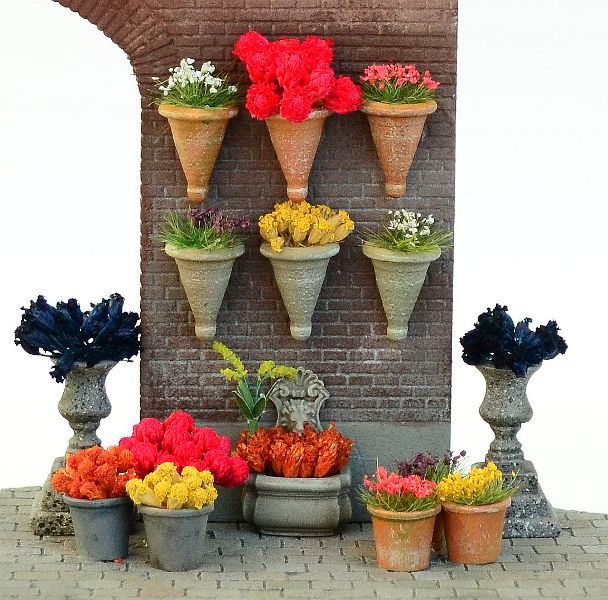 Reality in Scale Flower Pot Set - 15 resin pcs. & assorted flowers